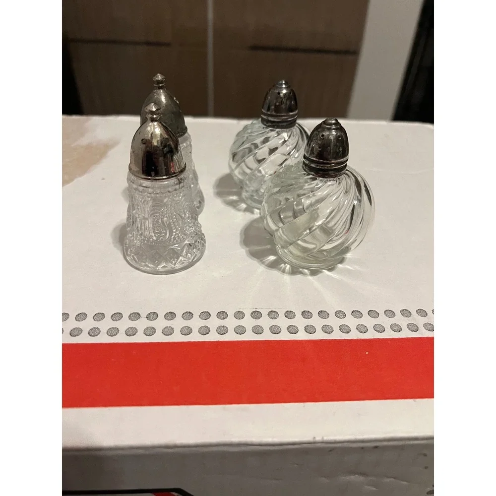 Vintage Glass Salt Pepper Shakers Set Silver Tone‎ Metal Caps Ornate Etched
